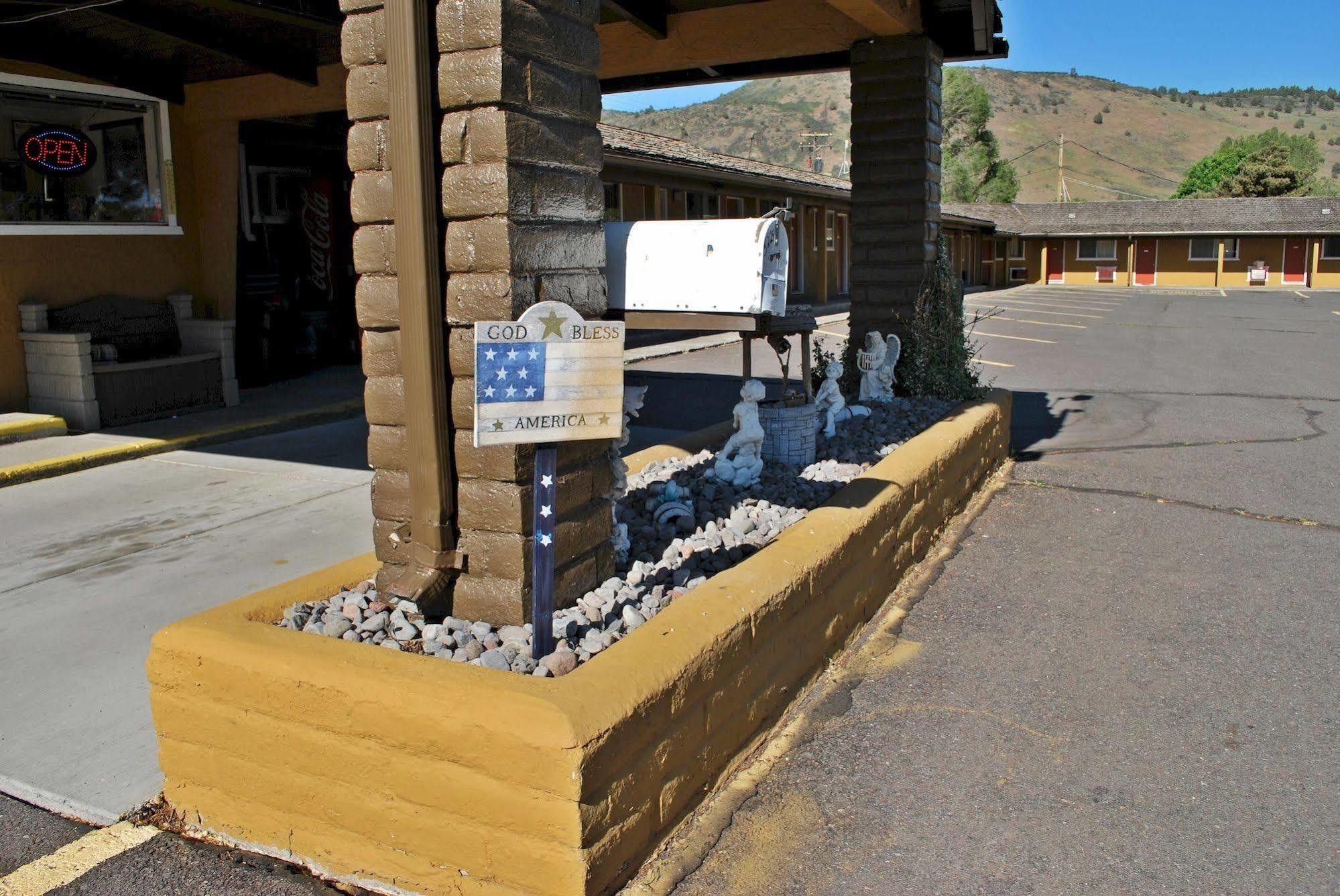 Oregon Motel 8 And Rv Park Klamath Falls Eksteriør billede