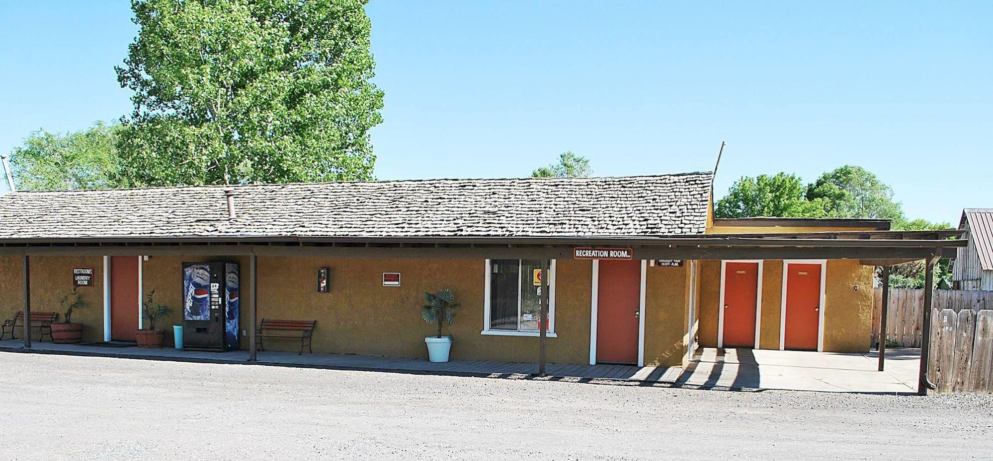 Oregon Motel 8 And Rv Park Klamath Falls Eksteriør billede