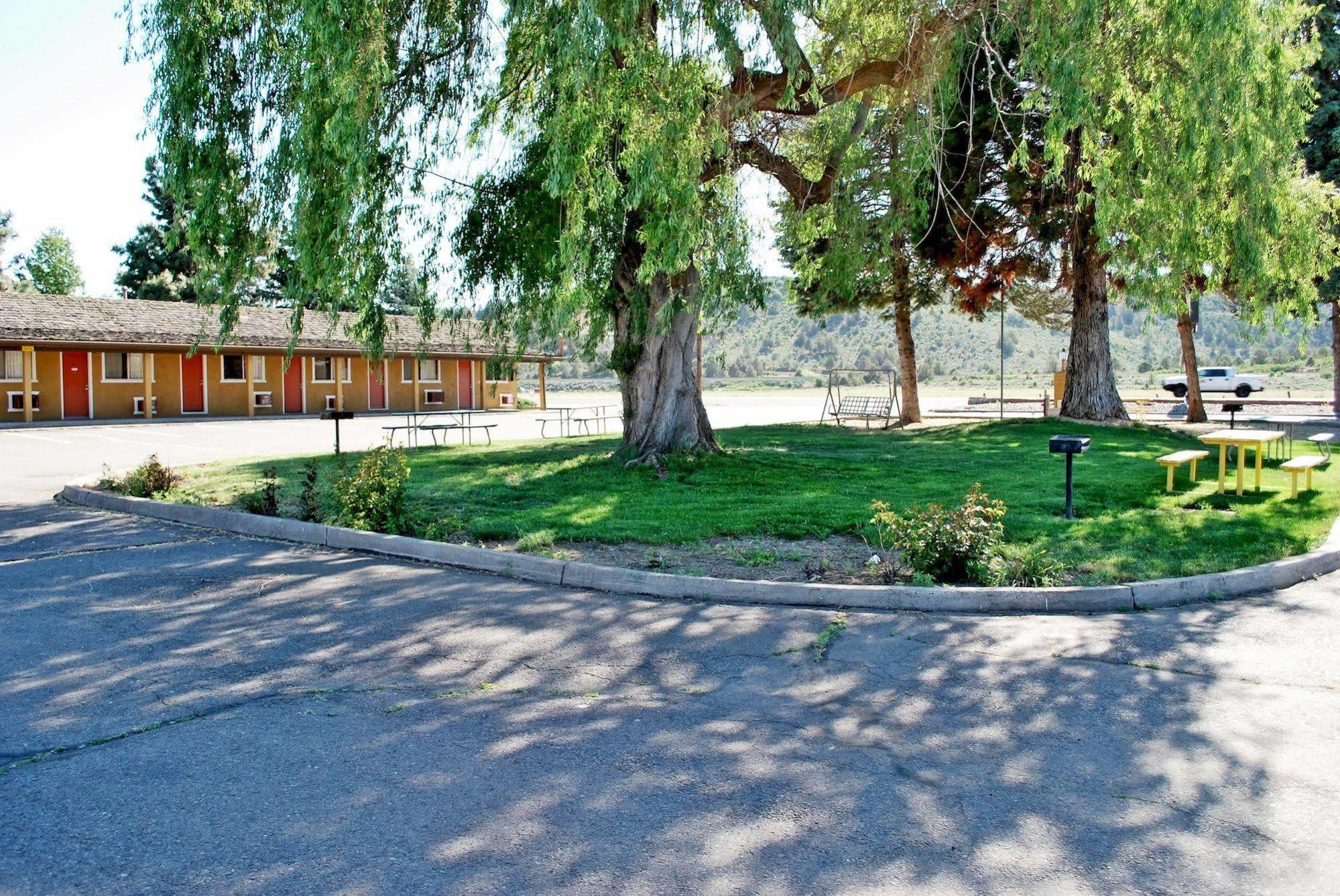 Oregon Motel 8 And Rv Park Klamath Falls Eksteriør billede